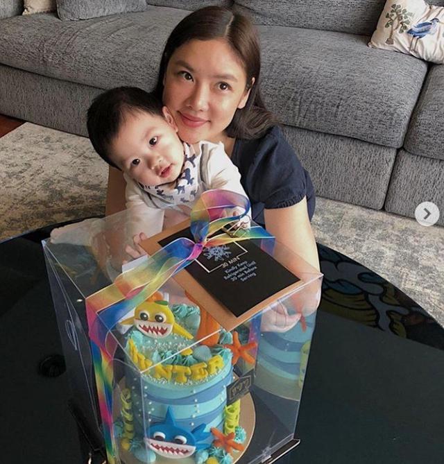 乐基儿晒儿子吃饭萌照，Hunter虎头虎脑大眼睛，二婚也幸福