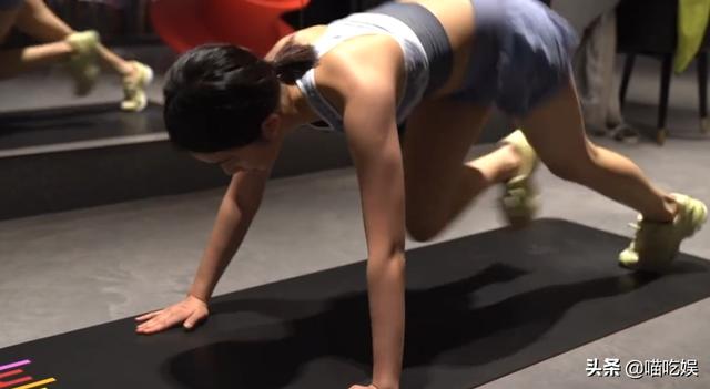 黄磊14岁女儿健身，谁注意拍摄的角度？网友：请