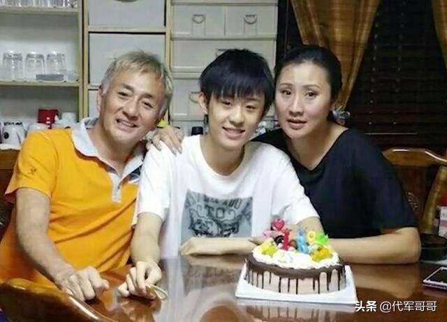演武侠剧出名演员，娶小5岁美女生一子，如今