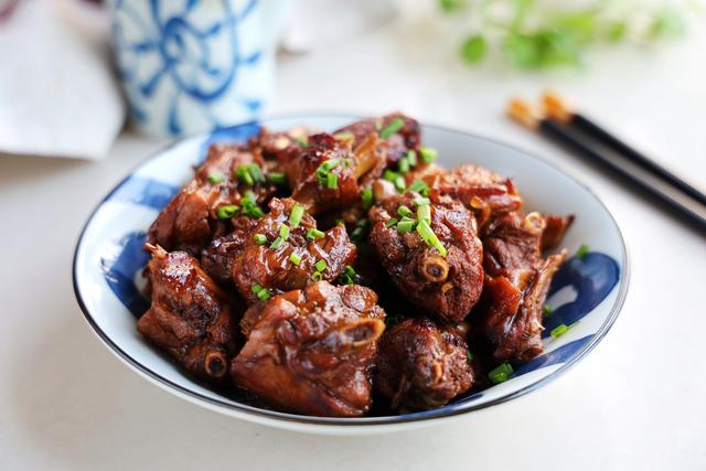 夏天，豬肉牛肉都不如它，便宜又好吃，簡單燉一鍋，花不了幾個錢