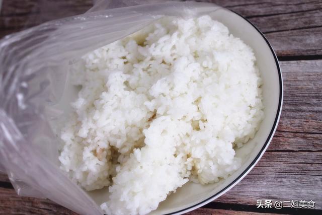 剩米饭直接放冰箱冷藏就错了！教您正确的保存方法，早知道早受益