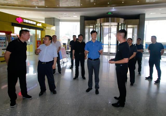 济南新材料产业园区管委会主任陈西武到北园街道调研