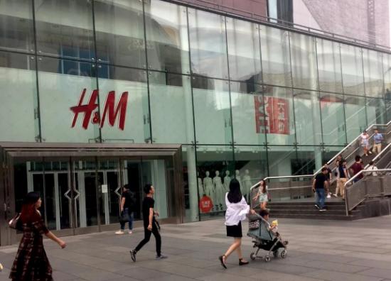 巨亏32亿！关店上千家！首富家的Zara也顶不住了