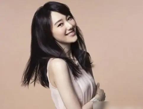 曾是东方卫视当家花旦，因《舞林大会》走红，王冠现状如何？