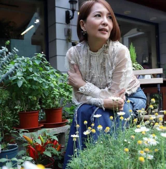 女星为生计酒吧驻唱遭混混挟持险被性侵，比赛