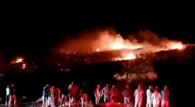 是失误还是空袭？深夜叙利亚军火库突发爆炸，所有弹药付之一炬