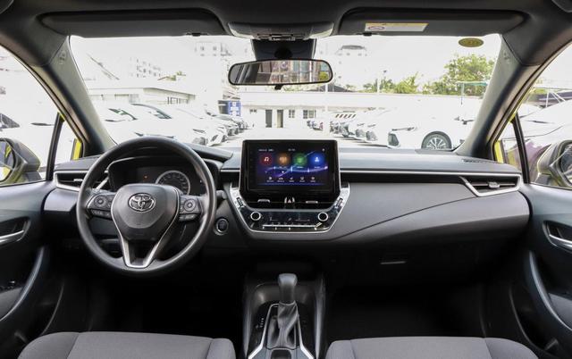 “低价高配”丰田车，凯美瑞的品质，油耗2毛