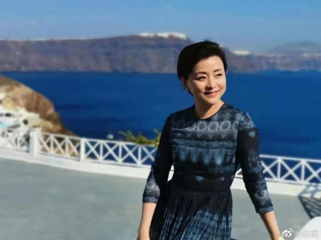 她曾是央视一姐，出国留学后嫁给富豪，今被杨