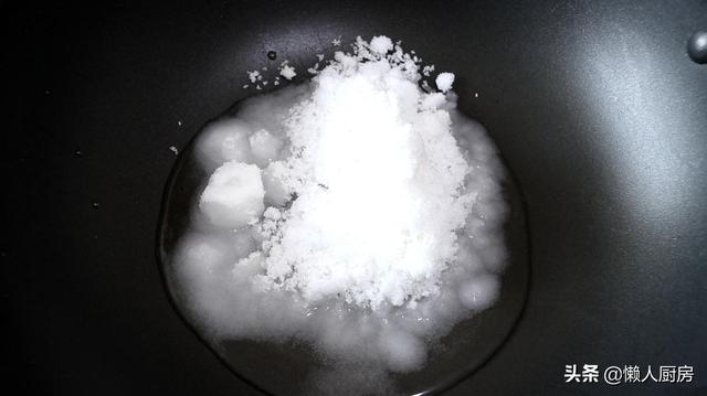 童年最爱吃的蜂窝糖这样做，吃起来脆脆的，酥酥的，不发硬