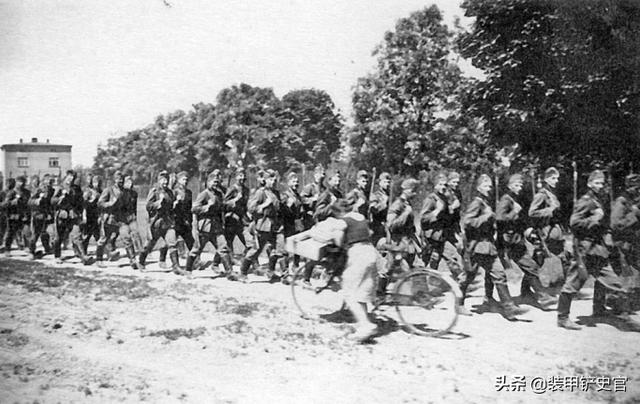 扛机枪徒步行军50公里，德国新兵这项训练放在今
