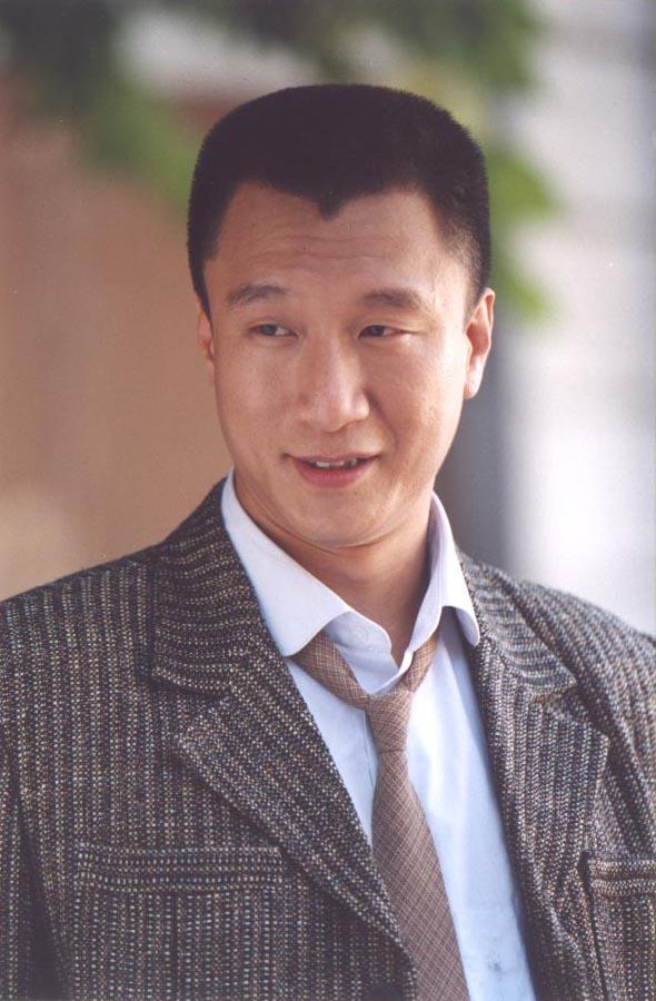 孙红雷近况，小15岁娇妻王骏迪气质脱俗，一袭长