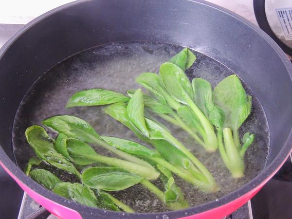 香肠煲仔饭很多人吃过不会做，教你简单做法，色泽金黄，香而不腻