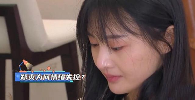 郑爽忘词崩溃大哭，万茜弹错琴淡定重来，没有对比就没有伤害