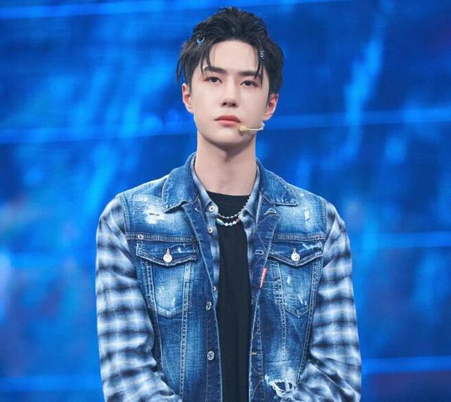 金鹰奖主持阵容曝光，王一博疑取代何炅，搭档