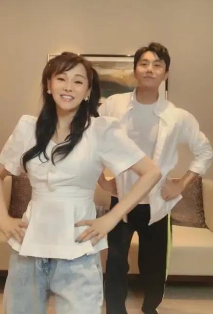 秦昊也翻车了？昔日言论被扒，嫌弃内地希望孩