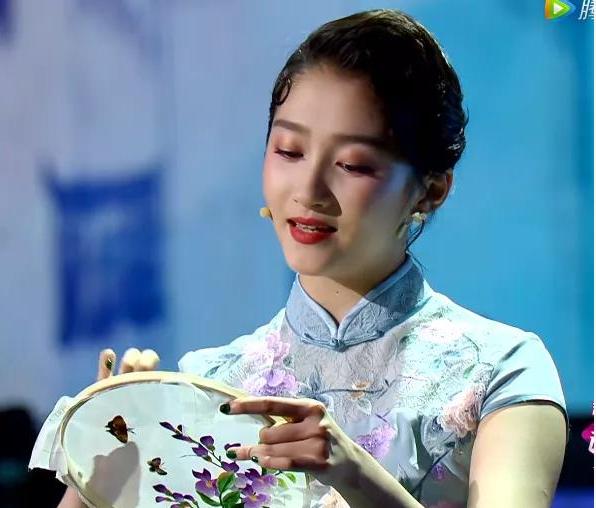 卫视618晚会灯光师提前下班？众明星皮肤状态全爆，颜值直线下降