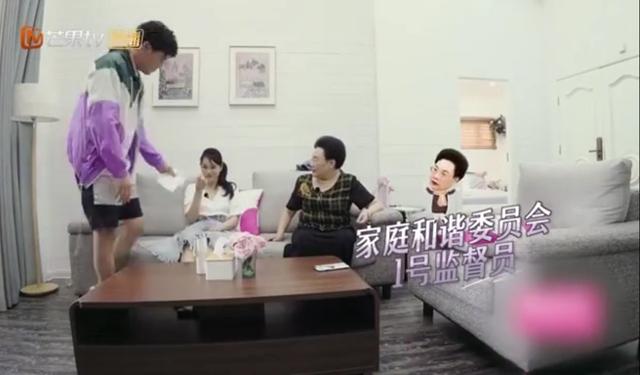 最新一期《婆妈》成洗白卖惨大会，伊能静将身上毛病归于原生家庭