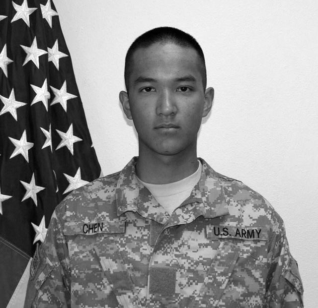 两名中国籍士兵被五角大楼开除，美国梦破碎，原因简直太可笑