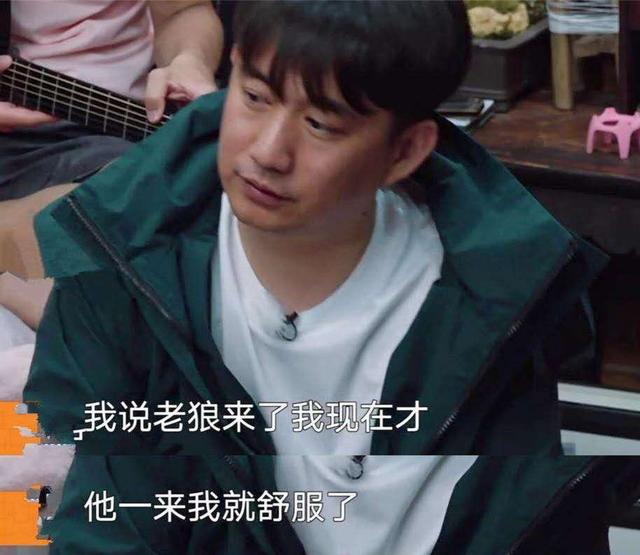 在综艺上如鱼得水的黄磊，被网友吐槽情商低，