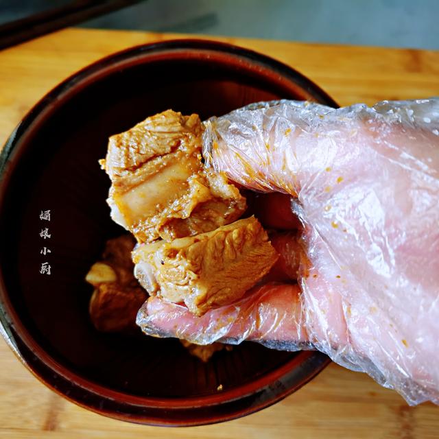 煲仔饭在家做用料实在方法简单，饭香锅巴酥脆，菜肉搭配营养均衡