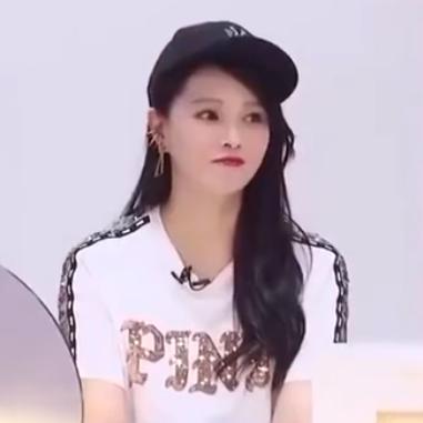 《乘风破浪的姐姐》的一幕，撕开了成人世界的