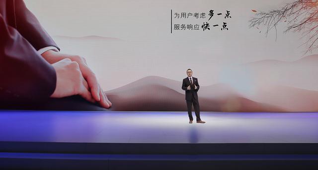 混动家族在华累销30万辆，雷克萨斯成都车展大摆豪车阵