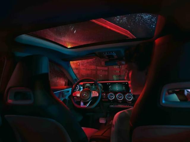 年轻人，想要潮流的汽车，为何不看看奔驰新生代家族？