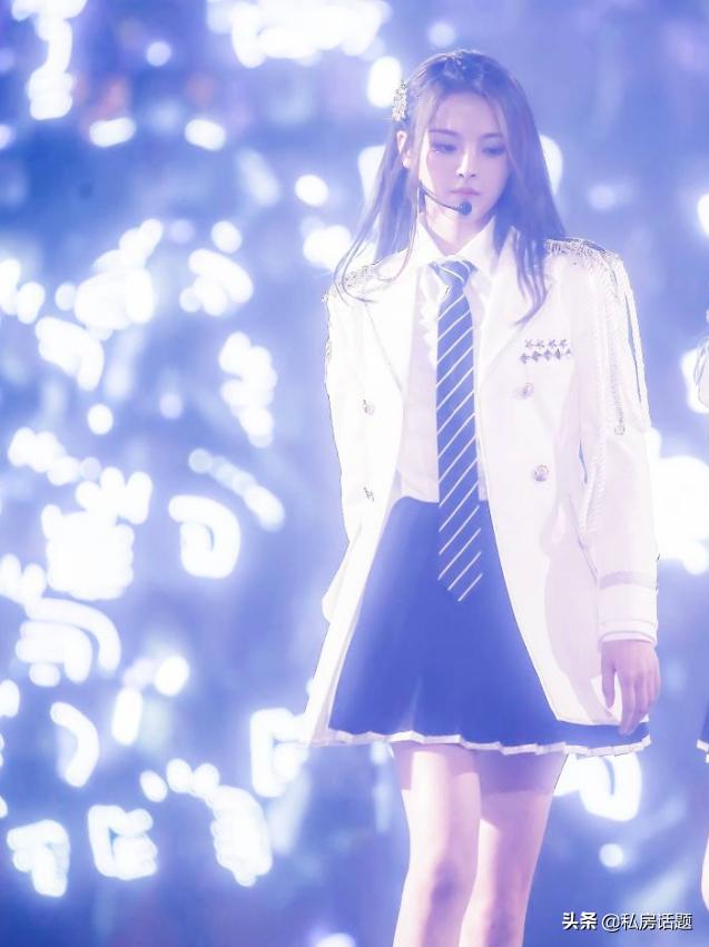 杨超越和鞠婧祎，一个初恋脸，一个高冷脸，你喜欢哪一个