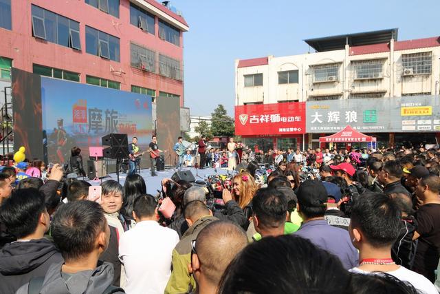 湘潭：首届摩旅文化节在长株潭大市场隆重举行，数百铁骑到场