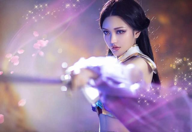 周扬青分手后首晒COS照片，1:1神还原露娜，网友喊话罗志祥：亏了