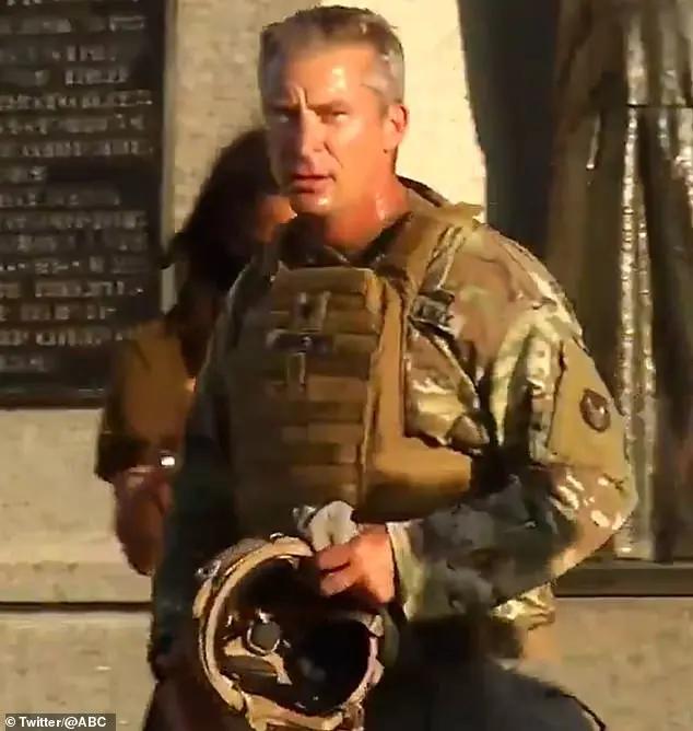 美国50州280城抗议，美国国民警卫队军官单膝跪地