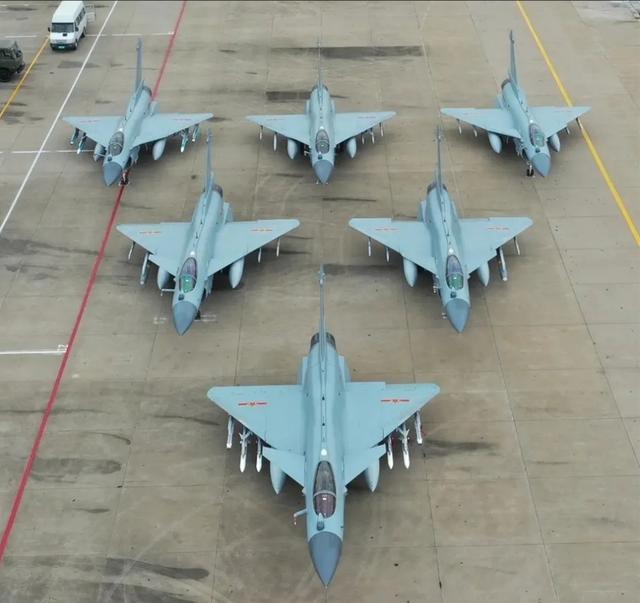 歼-10C战斗机性能究竟如何？能否站在三代半战机