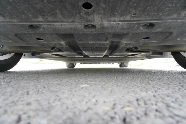 特斯拉慘遭小鵬P7降維打擊，22.99萬起要什么自行車