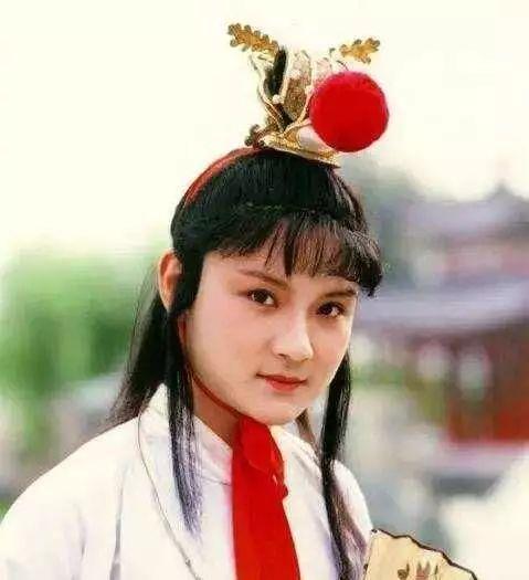 4天前，老戏骨欧阳奋强发文庆祝“逃离北京”，