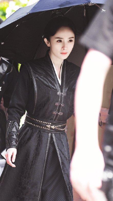 杨幂附体？迪丽热巴《长歌行》路透，发际线是认真的吗？