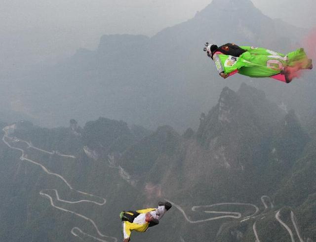 女大学生天门山翼装飞行失联，朋友：不是第一次跳了，难度不大