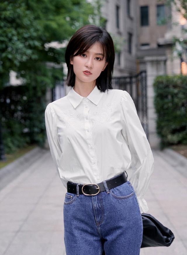 乔欣真是“茶艺女孩”，虽然服装很纯，却带着“欲”感很抢镜