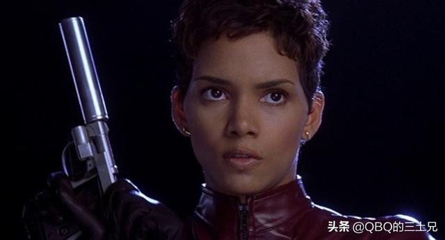 苏格兰场再遇奇案！5支007电影道具手枪被盗，损