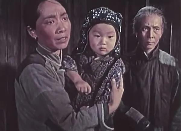 不是所有老演员都叫老戏骨，93岁还登台演话剧，