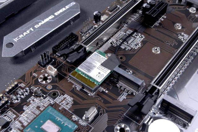 板载灯效且支持WiFi6，十代U的选择，铭瑄MS-iCraft B460M值不值