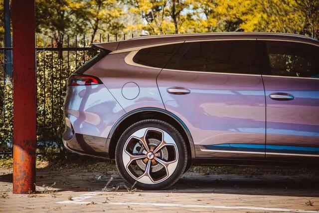 试驾丨腾势X：奔驰和比亚迪的“二儿子”，比唐DM更值得买吗？