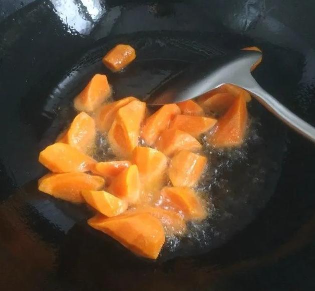 麻辣香锅鸡块，麻辣鲜香，好吃又下饭