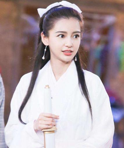 baby小龙女扮相与陈妍希比，于正这句夸人的话让粉丝不喜