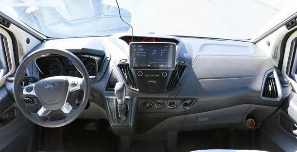 潔晨福特底盤全新小額頭C型房車