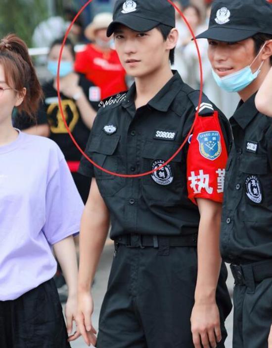 造型|杨洋保安造型 长的帅了果然穿什么都好看