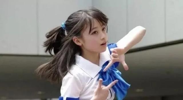 日本女生的校服走红，女星也跟风穿搭！网友：