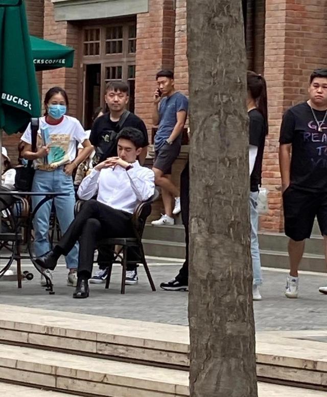 林更新新剧开拍，化身霸道总裁超有范，大长腿