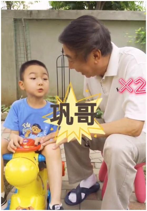 冯巩5岁孙子出镜，和爷爷儿时共用一张脸，爷孙对话如相声盛宴