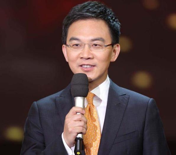 原央视主持郎永淳，因“一时疏忽”入狱，如今身份让人羡慕