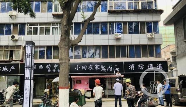 西安多家商铺门头“黑底白字”被指不吉利，部
